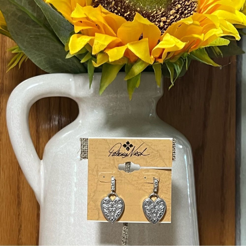 NWT Patricia Nash FlowerPower Silver Heart Earrings #PNER